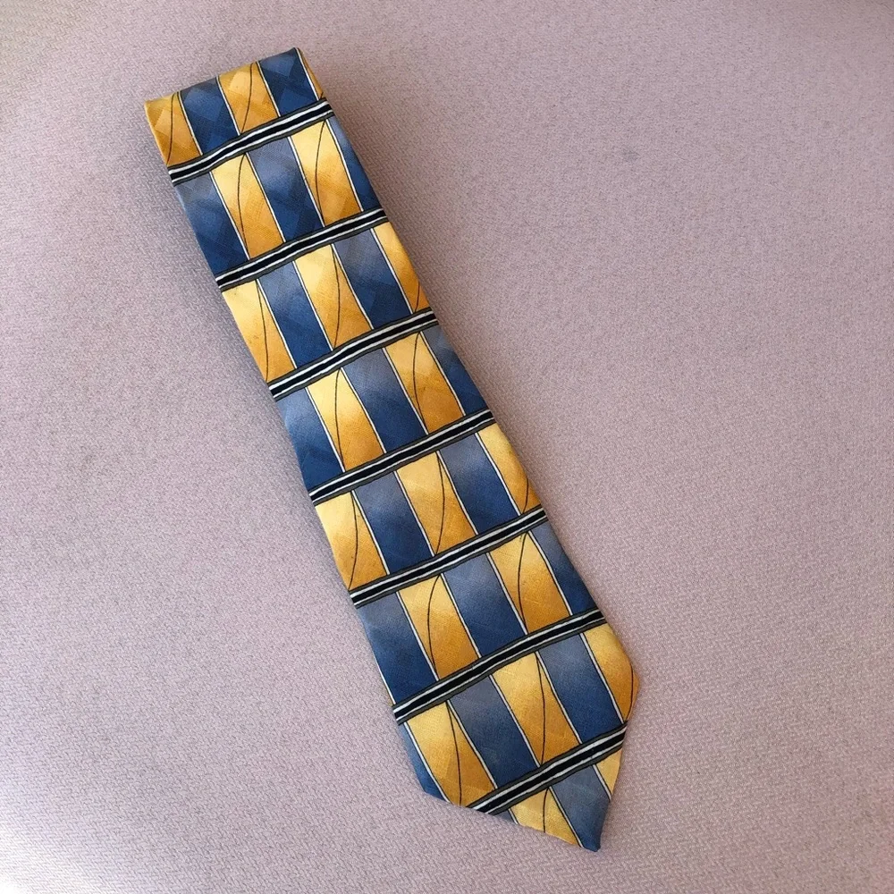 Bergeré Vintage Made In USA 💯 %‎ Silk Yellow Blue Geometry Pattern Tie